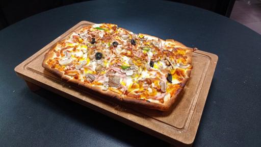 ماهی سوخاری و پیتزا فیش کلاب 