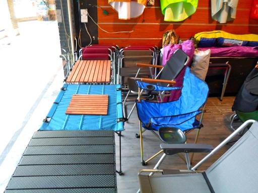 عکس فروشگاه بیست کمپ