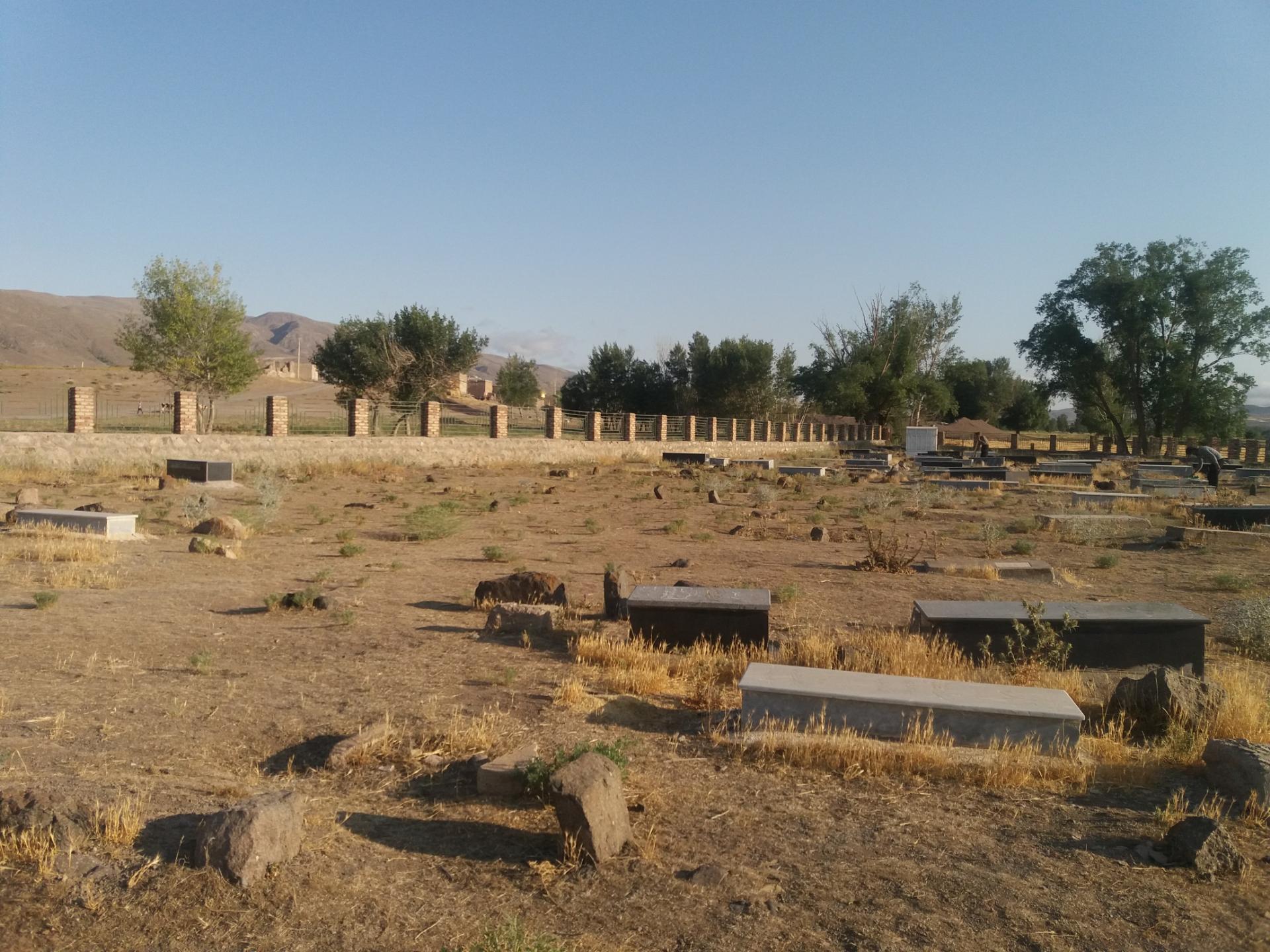 عکس آرامستان پایین کلخوران فولادلو