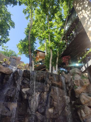 عکس باغ رستوران ملکشاه