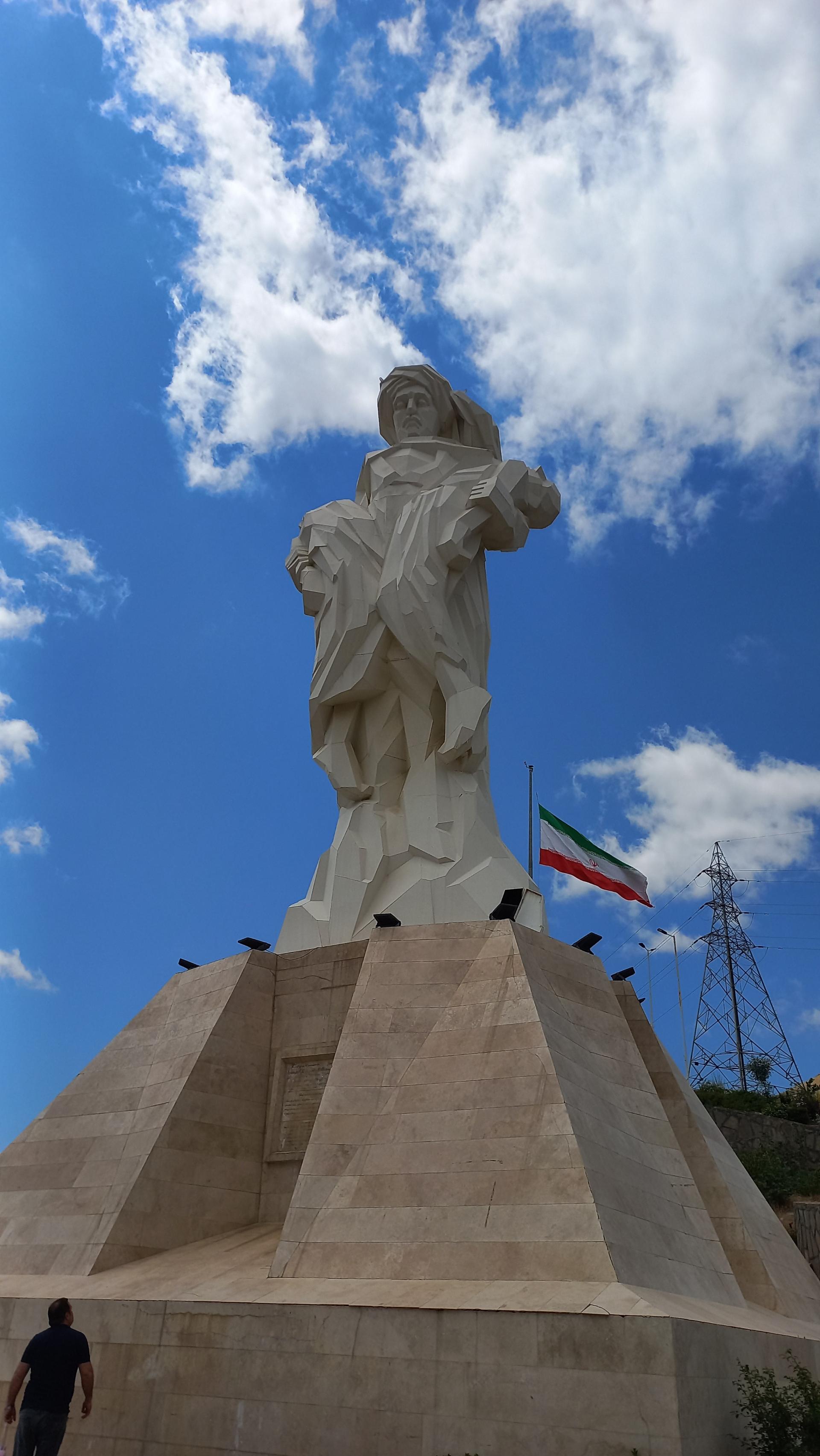 عکس مجسمه مقاومت کردستان