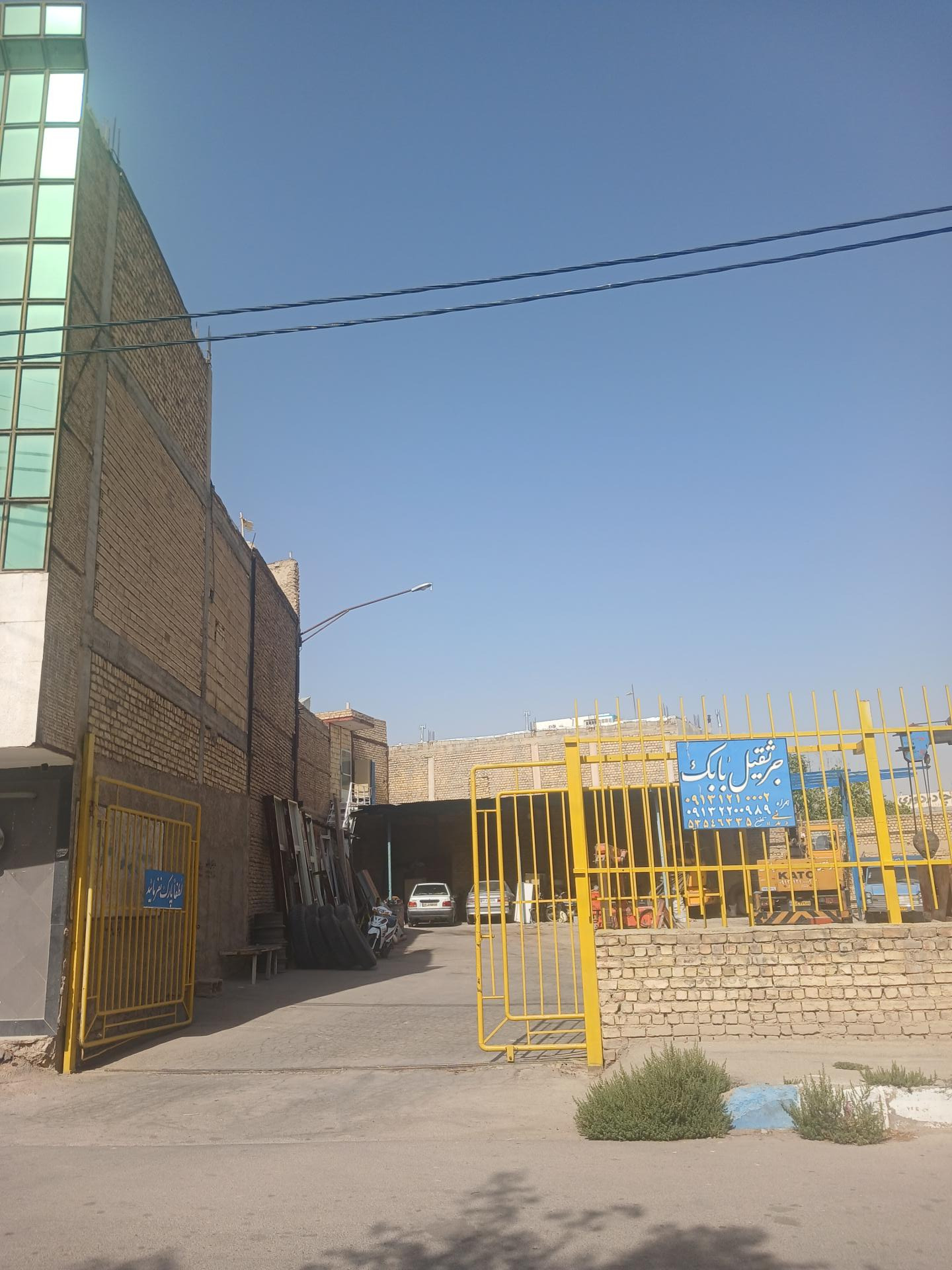 عکس دفتر جرثقیل بابک