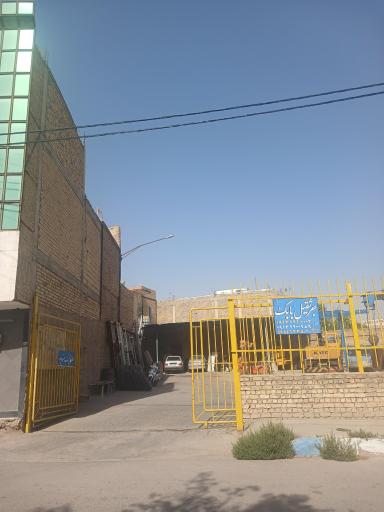عکس دفتر و پارکینگ جرثقیل بابک