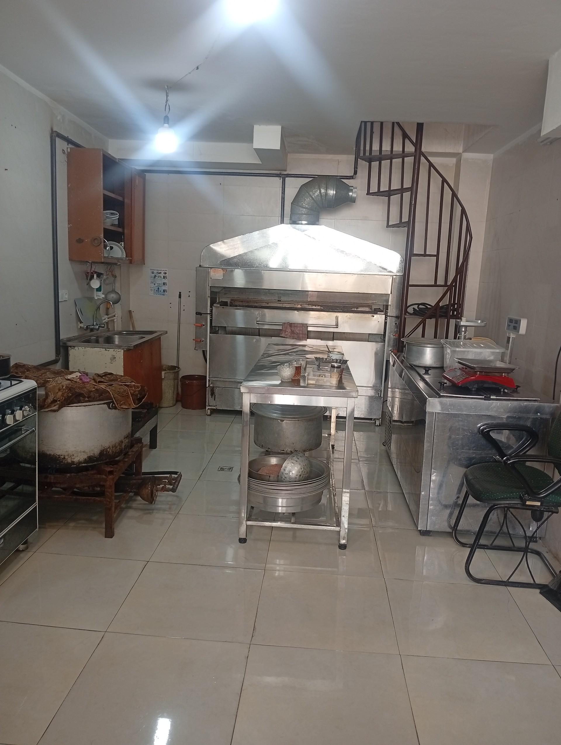 عکس آشپزخانه مرکزی بانو