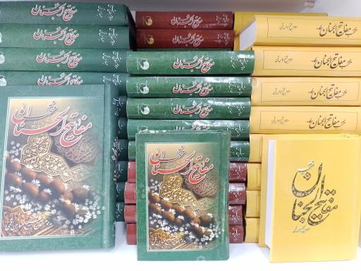 عکس محصولات فرهنگی مذهبی آستان