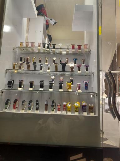 عکس فروشگاه نقره و بدلیجات نگين مهر