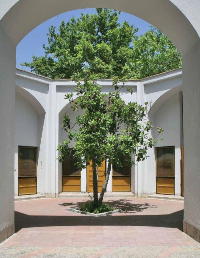 عکس دانشکده معارف اسلامی و حقوق دانشگاه امام صادق علیه السلام