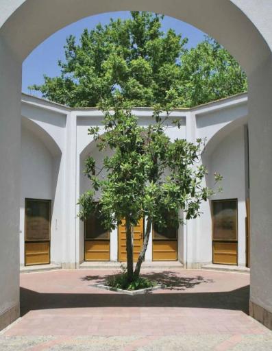 عکس دانشکده معارف اسلامی و حقوق دانشگاه امام صادق علیه السلام