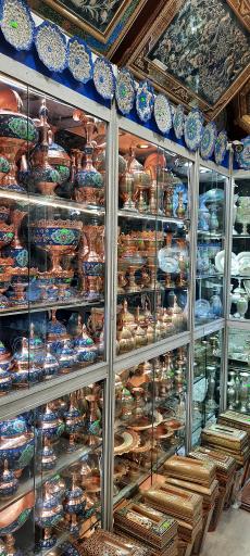 عکس فروشگاه صنایع دستی نصف جهان