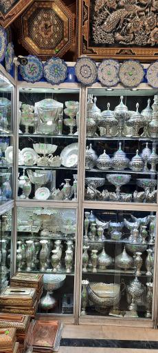 عکس فروشگاه صنایع دستی نصف جهان