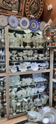 عکس فروشگاه صنایع دستی نصف جهان