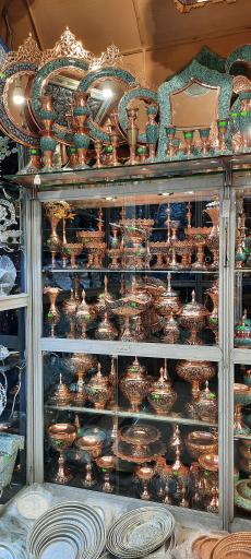 عکس فروشگاه صنایع دستی نصف جهان