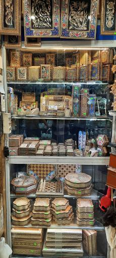 عکس فروشگاه صنایع دستی نصف جهان