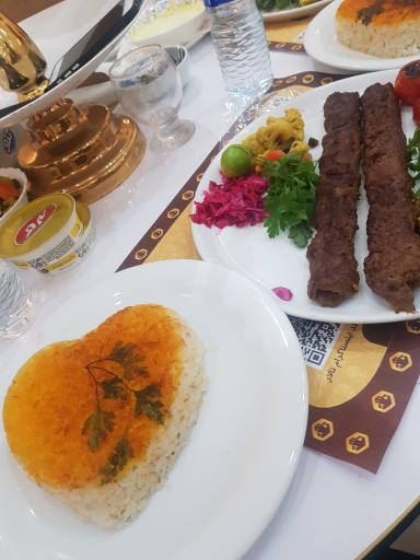 عکس رستوران قصر طلایی