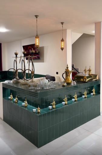عکس مُضیف بِرونی(کافه رستوران عربی)
