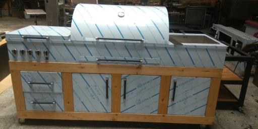 عکس باربیکیو جوان