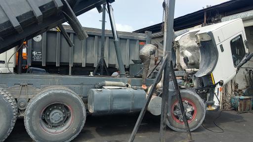 عکس آهنگری ماشین سنگین اسحاق اسدی