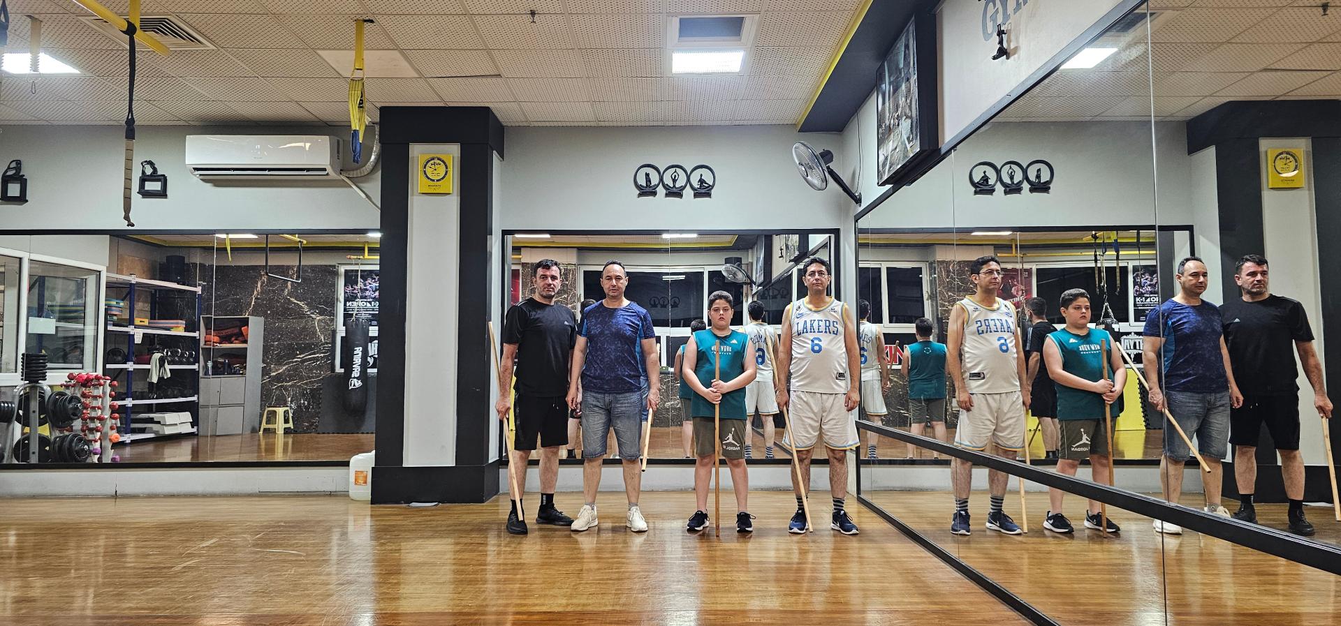 عکس کلاس رزمی دفاع شخصی و بدنسازی استاد پیروز بشر