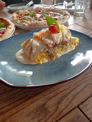 عکس رستوران سمپوزیوم مهستان