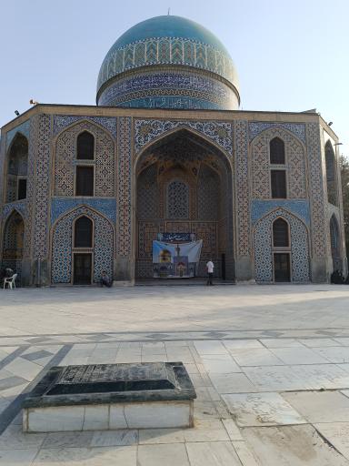 عکس آرامگاه پروفسور بولوِن