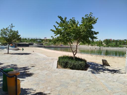 عکس دریاچه مصنوعی بوستان چهل بازه