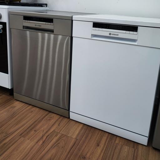 عکس فروشگاه زنجیره ای اسنوا