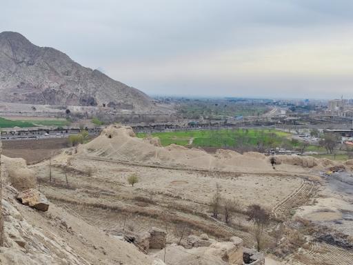 عکس بقایای باروی ری