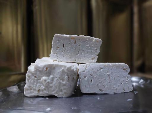 عکس پنیر سنتی لیقوان حمید 
