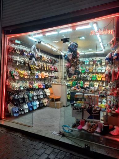عکس فروشگاه کفش و دمپایی ماتاحلار