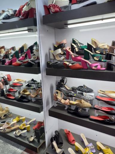 عکس فروشگاه کفش و دمپایی ماتاحلار
