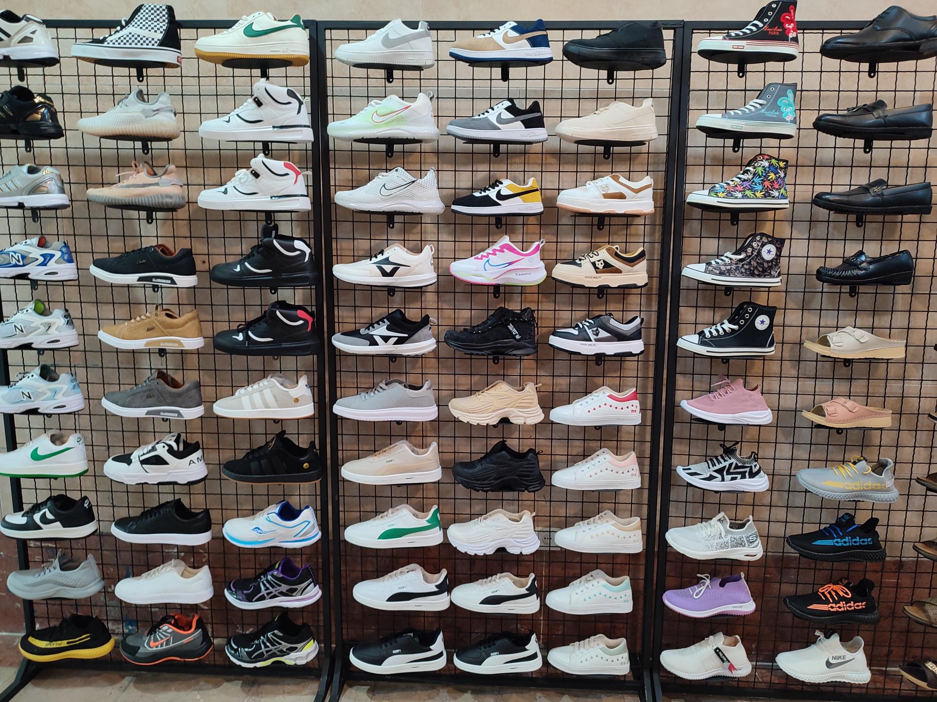 عکس فروشگاه مستر اسنیکرز