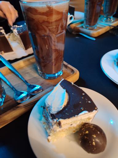 عکس کافه علیسان