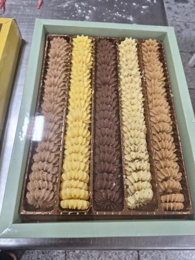 عکس تولیدی شیرینی آیناز