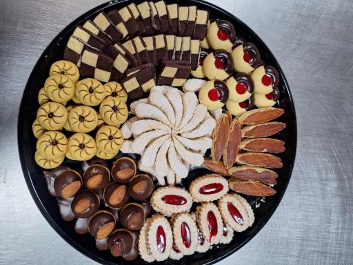 عکس تولیدی شیرینی آیناز