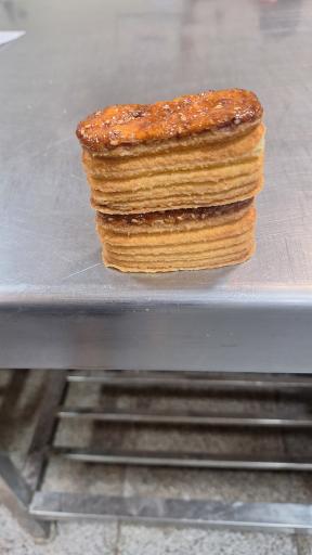 عکس تولیدی شیرینی آیناز