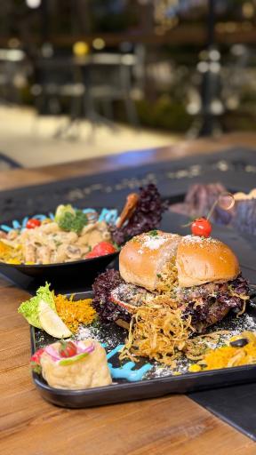 عکس رستوران لاوین گاردن