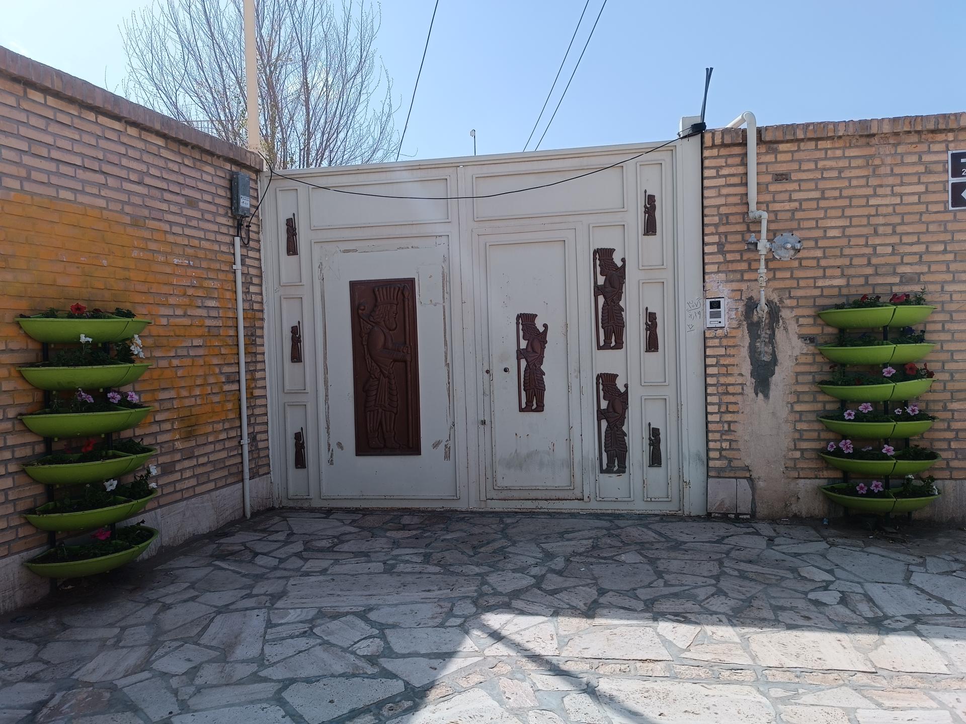 عکس آتشکده شریف آباد