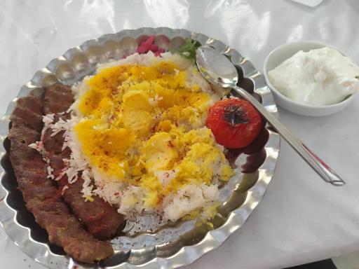 عکس باغ رستوران نمونه حسینی