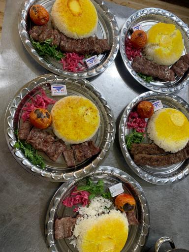 عکس باغ رستوران نمونه حسینی