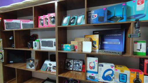 عکس خدمات کامپیوتر و شبکه معین