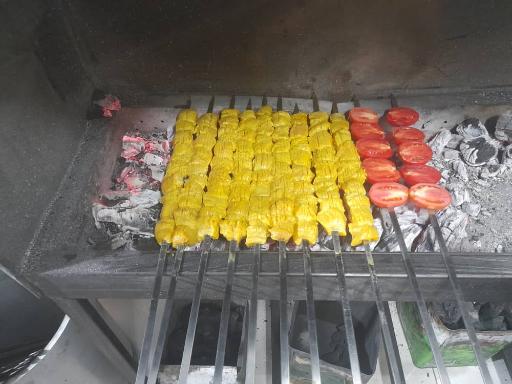 عکس کبابی و سفره خانه سردار