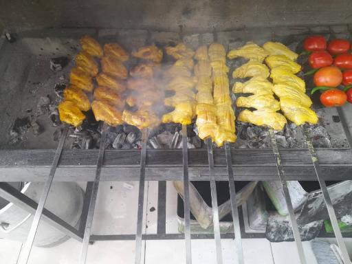 عکس کبابی و سفره خانه سردار