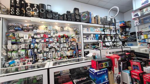 عکس لپ تاپ و موبایل پیشتاز