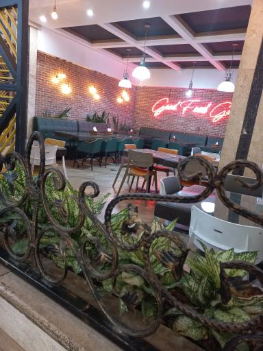 عکس اغذیه و فلافل آفتاب درخشان صحرا