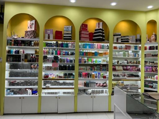 عکس فروشگاه لوازم آرایشی و بهداشتی نایس فیس 