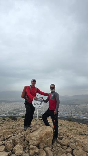 عکس پای قله سرخ حصار