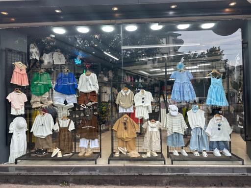 نمایی از فروشگاه نیلانیکان در رشت