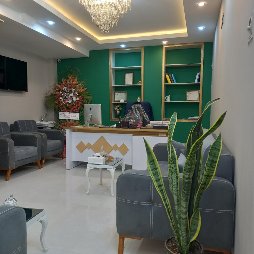 عکس کارگزاری املاک جوان