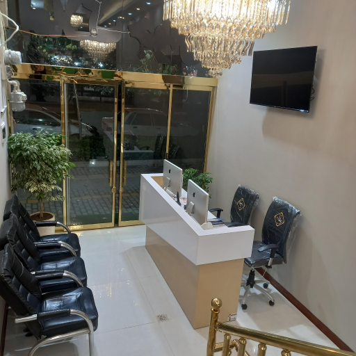 عکس کارگزاری املاک جوان