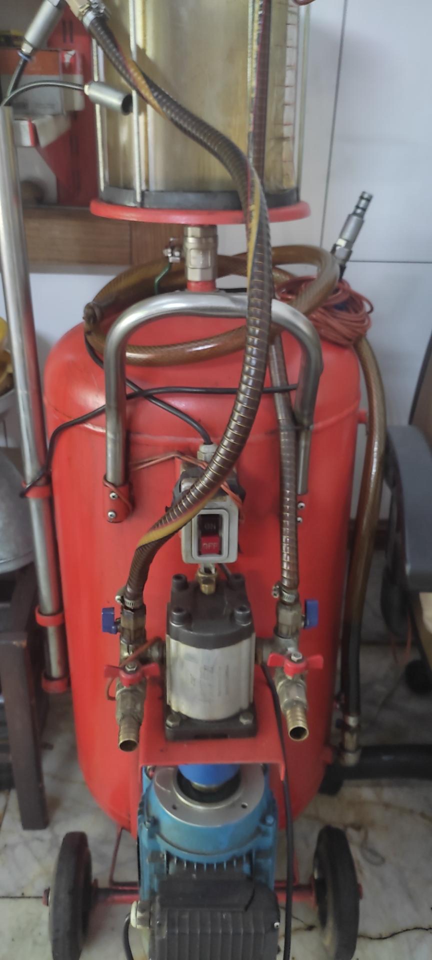 عکس تعویض روغن جلالیان